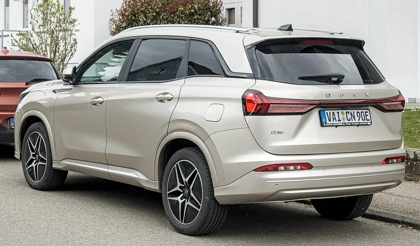 DFSK E5 (3)